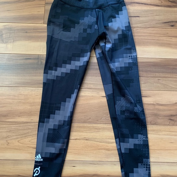 Peloton Women’s Fitness Apparel - Picture 5 of 11